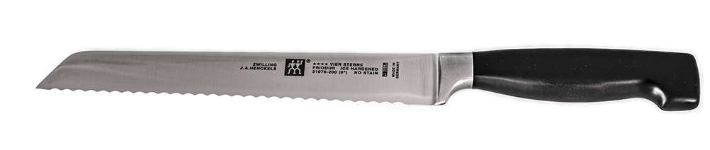 Knife with serrated blade